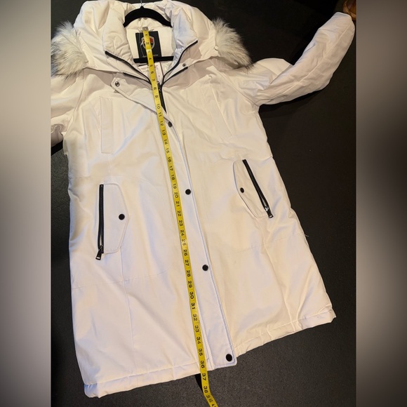 1 Madison Expedition White Quilted Parka with Faux Fur Trim - Picture 15 of 16